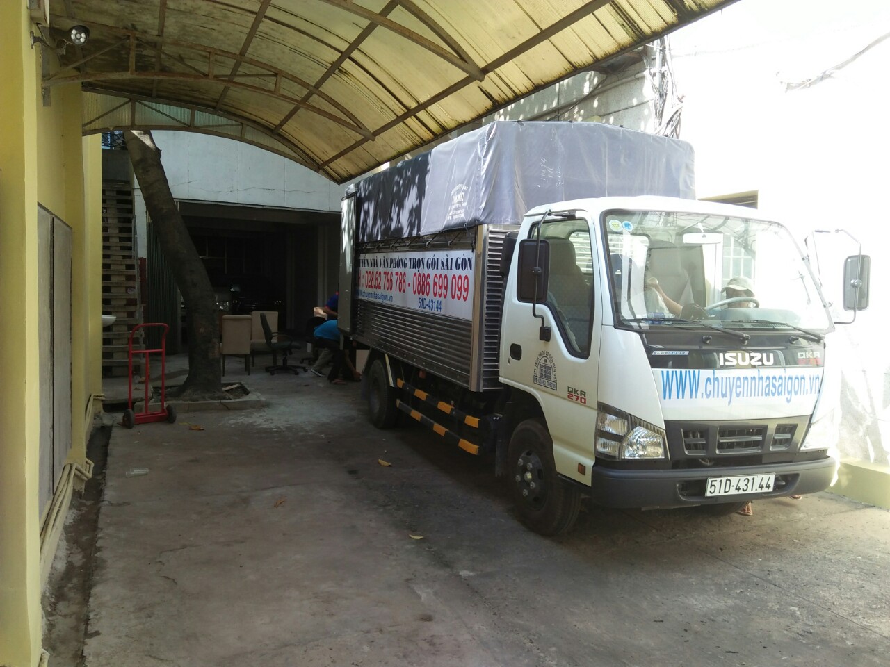 bố tr&iacute; đồ đạc ở văn ph&ograve;ng mới sao cho ph&ugrave; hợp?