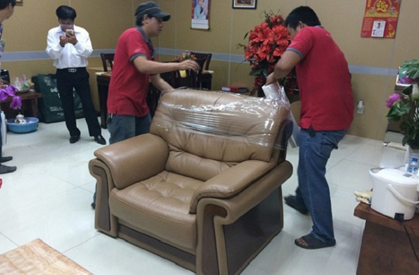 những nh&acirc;n vi&ecirc;n nam sẽ c&oacute; đủ sức khỏe để khu&acirc;n v&aacute;c c&aacute;c vật dụng khi chuy&ecirc;n văn ph&ograve;ng tr&ecirc;n tầng cao